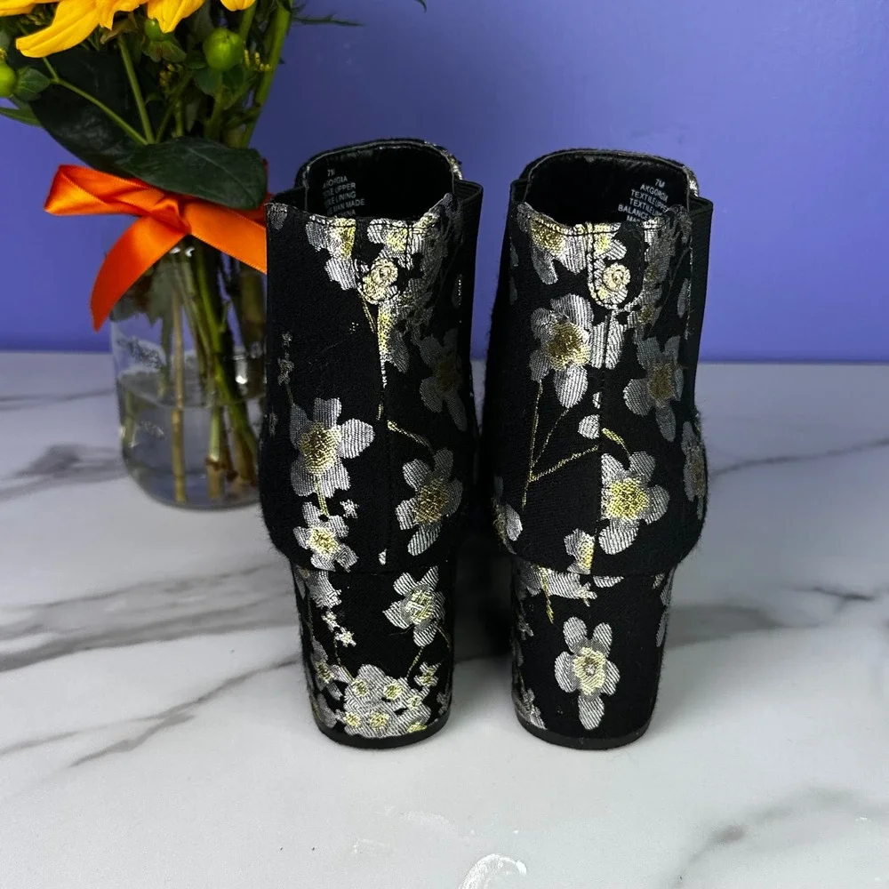 Anne Klein AK Gorgia Black Silver Floral Embroidered Velvet‎ Ankle Booties Sz 7M
